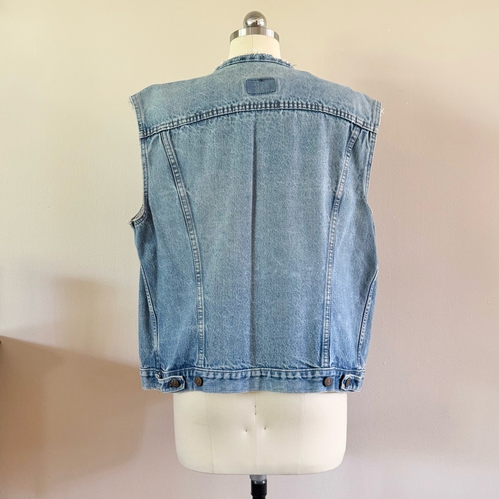 โ90s / Cutoff Leviโs Denim Vest - Picture 4 of 6